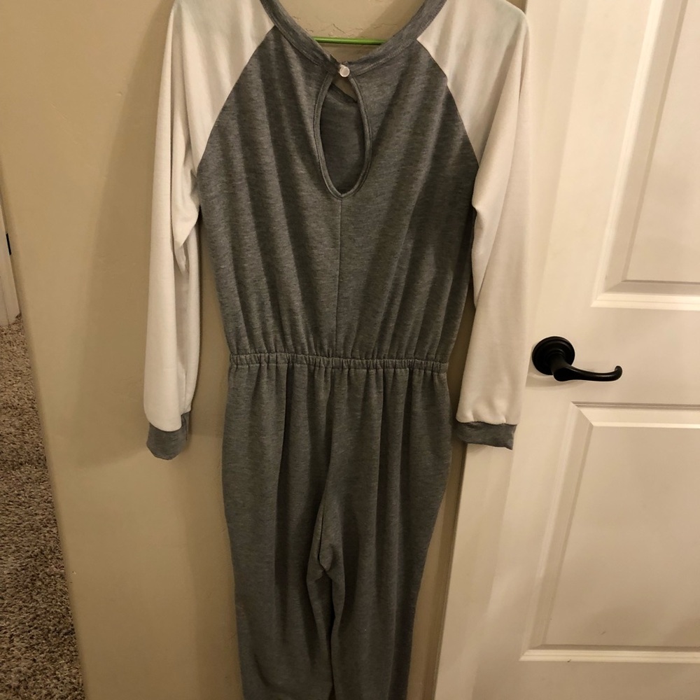 grey jumper